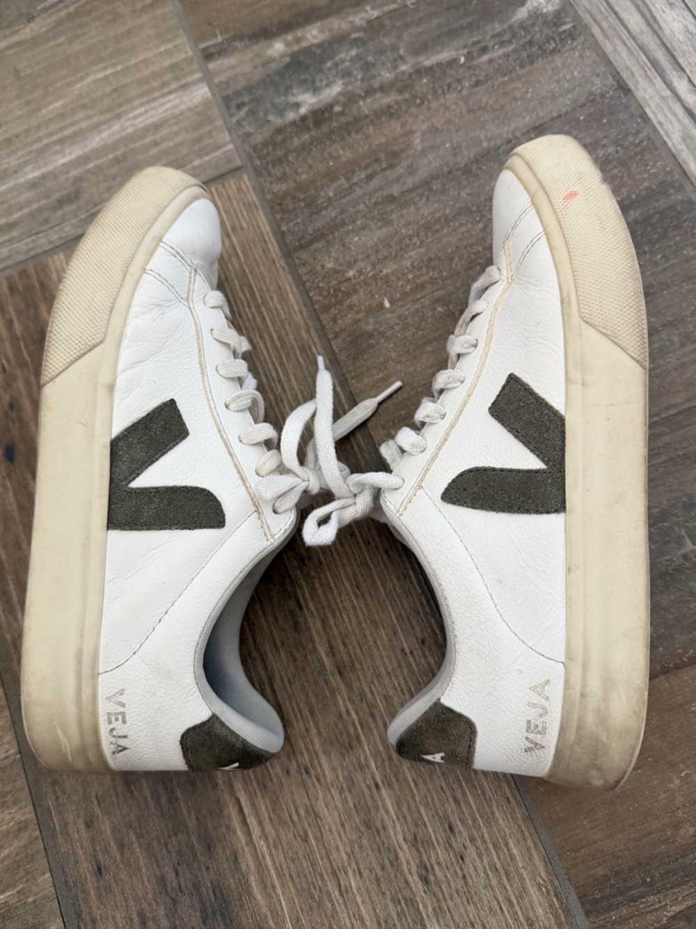 Veja campo sneakers Women’s size 8 - Picture 9 of 10